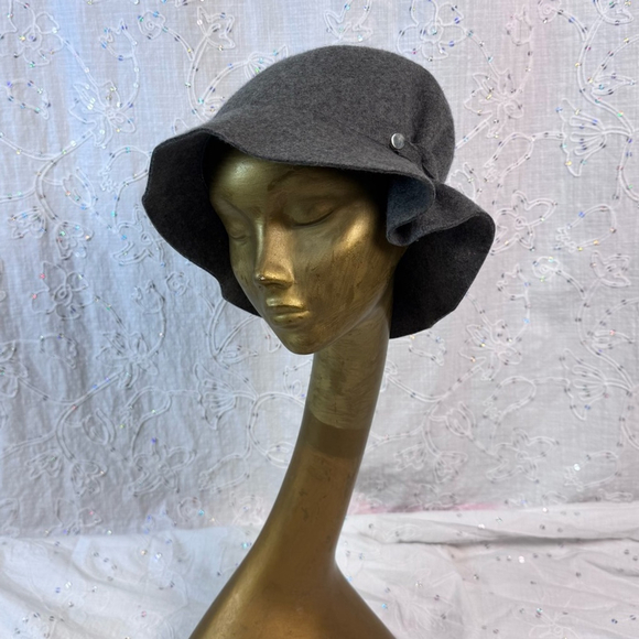 Nine West Wool Felt Cloche Hat – 1920s Inspired Gray Winter Hat with Side Detail - Picture 1 of 6
